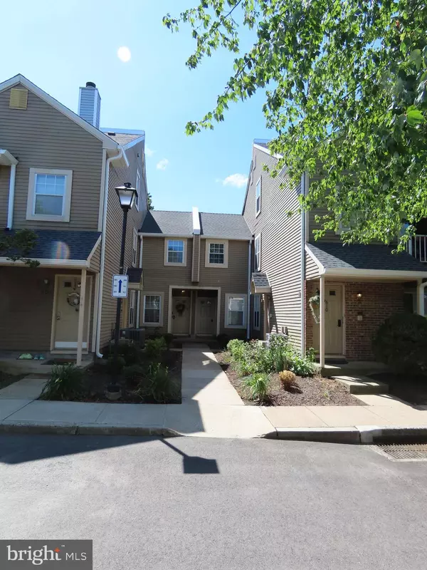 812 SOCIETY PL #D2, Newtown, PA 18940