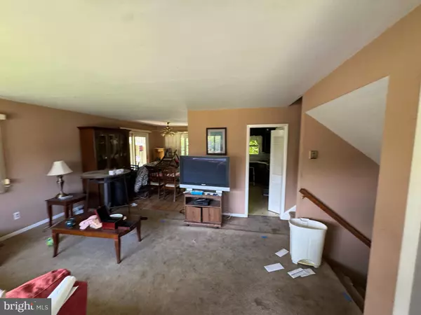 Broomall, PA 19008,41 DORSET DR