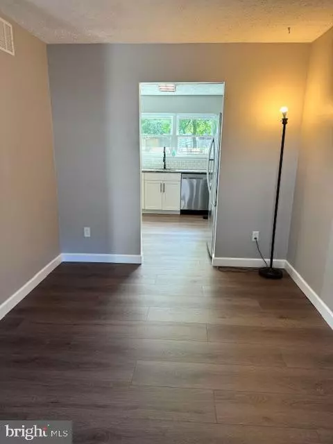 Pasadena, MD 21122,1296 HOLMESPUN DR