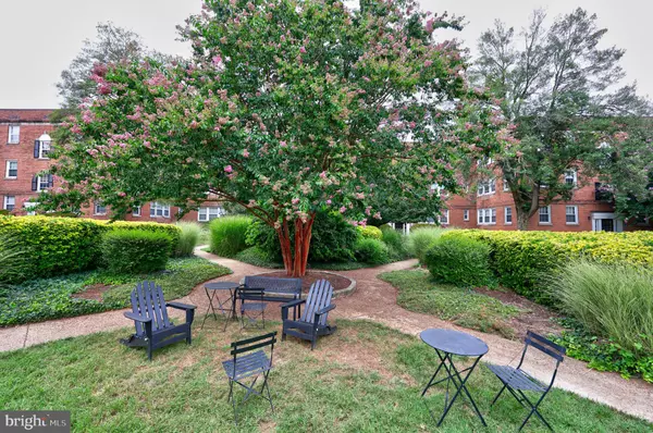 Alexandria, VA 22314,1814 W ABINGDON DR #201