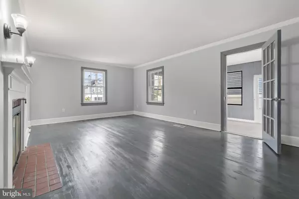 Riverside, NJ 08075,910 S FAIRVIEW ST