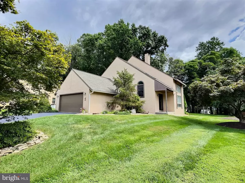 5 WHITEHAVEN CT, Newark, DE 19711