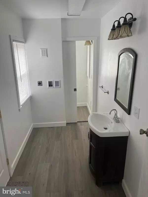 New Holland, PA 17557,144 W CONESTOGA ST