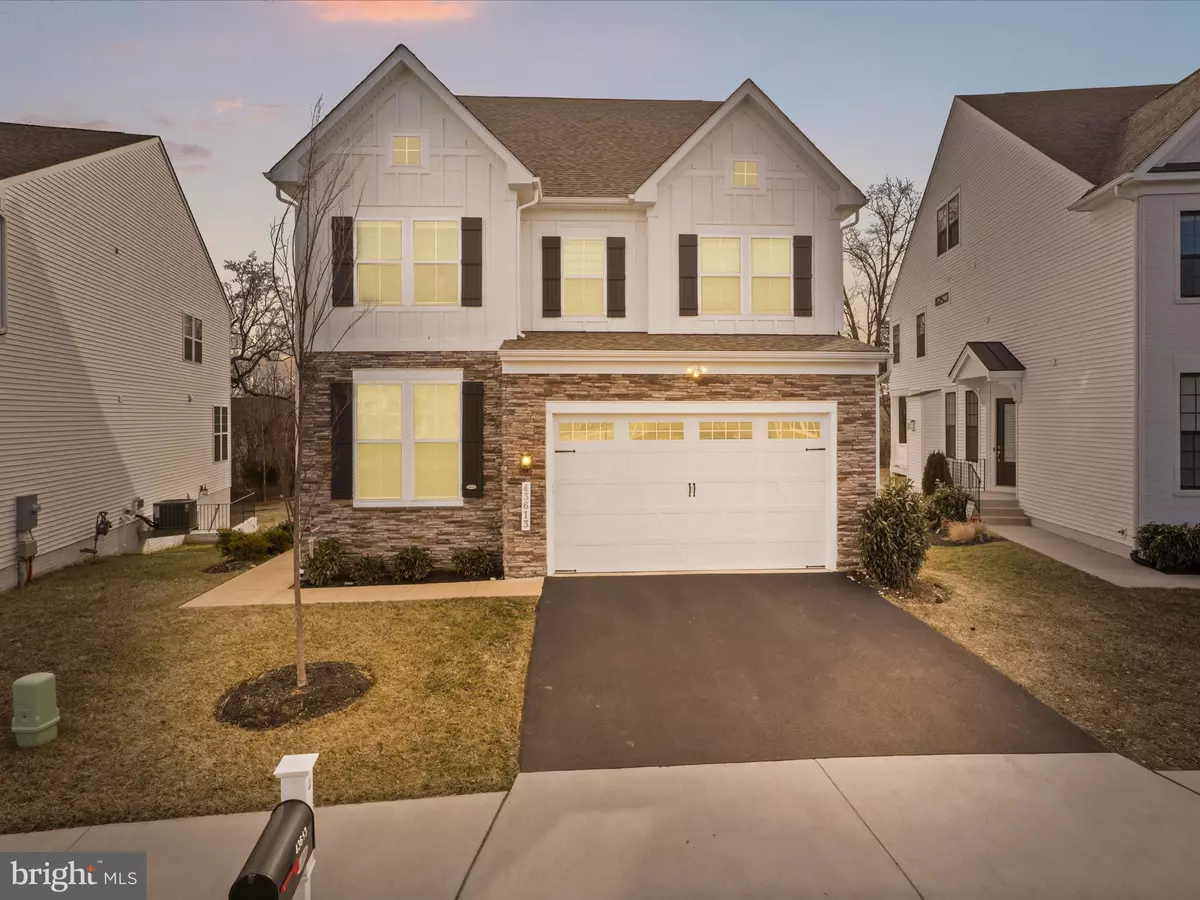 Chantilly, VA 20152,43613 CASTERS POND CT