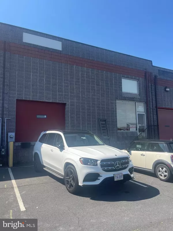9102 INDUSTRY DR, Manassas Park, VA 20111