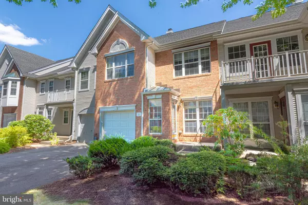 6 HOWE CT, Pennington, NJ 08534