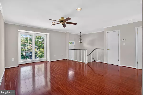Fairfax, VA 22033,4231 SLEEPY LAKE DR