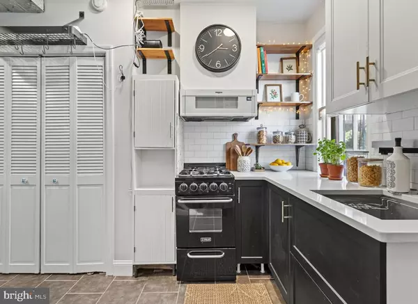 Washington, DC 20037,913 HUGHES MEWS NW