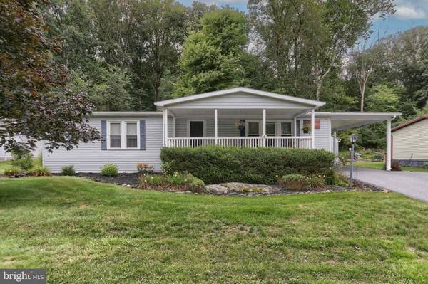 24 MAPLE AVE, Manheim, PA 17545