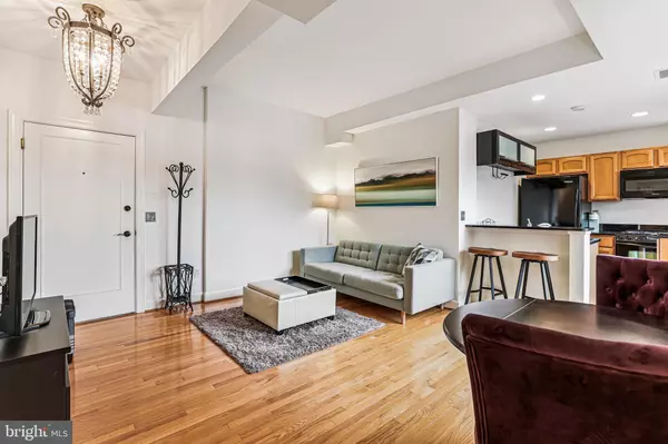 Washington, DC 20008,2902 PORTER ST NW #43