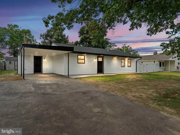 Levittown, PA 19055,23 FLOWER LN