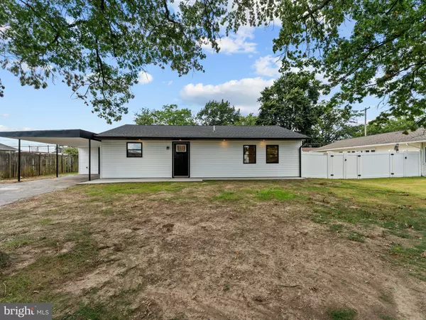 Levittown, PA 19055,23 FLOWER LN