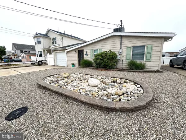 63 LAWRENCE DR, Manahawkin, NJ 08050