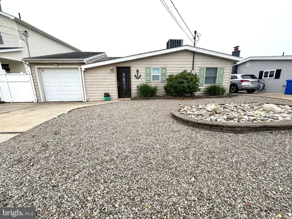 Manahawkin, NJ 08050,63 LAWRENCE DR