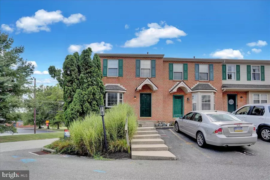 301 COUNTRY CLUB RD #301, Red Lion, PA 17356