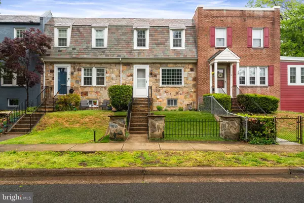 16 E LINDEN ST, Alexandria, VA 22301