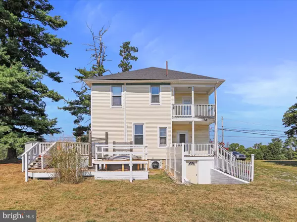 Berkeley Springs, WV 25411,1048 FAIRVIEW DR