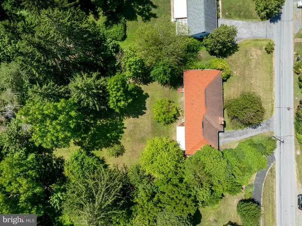Boalsburg, PA 16827,426 LOOP RD