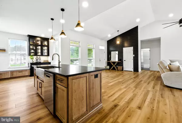 Monroeville, NJ 08343,317 MEADOWBROOK DR