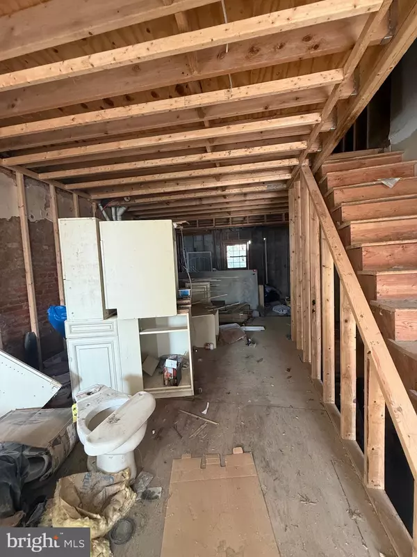 Philadelphia, PA 19133,2609 N WATERLOO ST