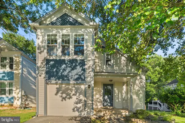 6 FENTON WOOD DR, Sterling, VA 20165