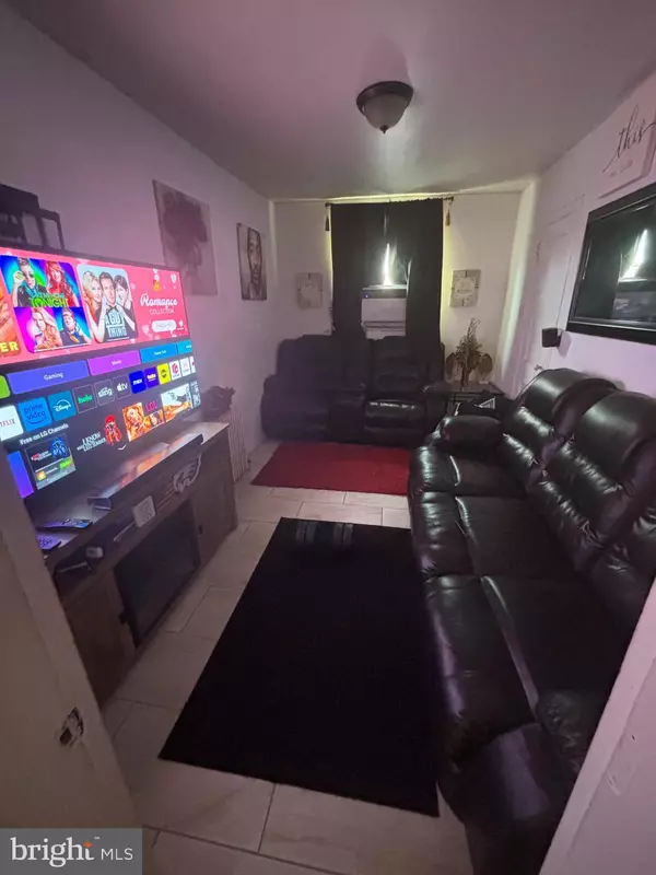 Camden, NJ 08105,444 PFEIFFER ST