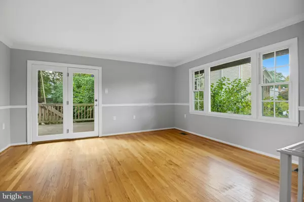 Herndon, VA 20170,838 COLVIN CT