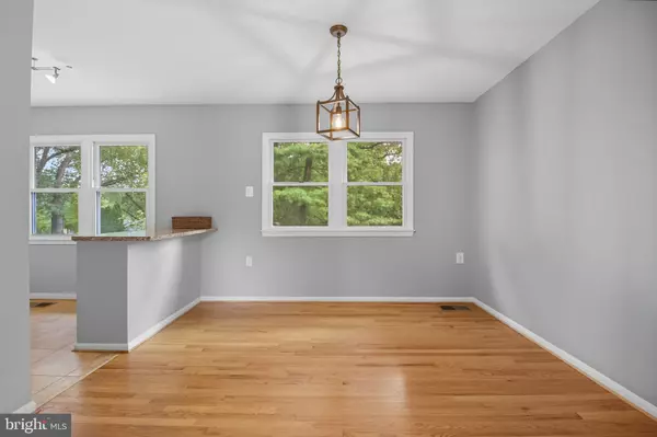 Herndon, VA 20170,838 COLVIN CT