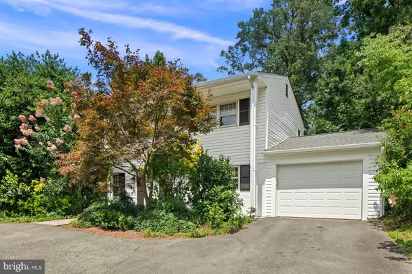 Arlington, VA 22207,2819 LORCOM LN