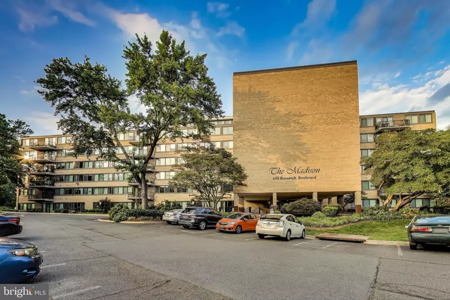 600 ROOSEVELT BLVD #407, Falls Church, VA 22044