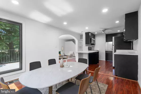 Reston, VA 20190,1806 N SHORE CT