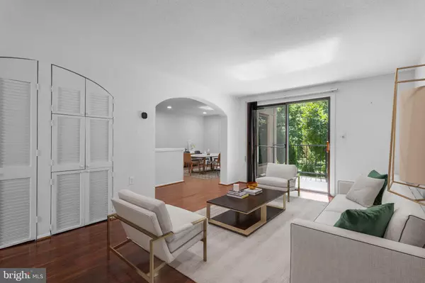 Reston, VA 20190,1806 N SHORE CT