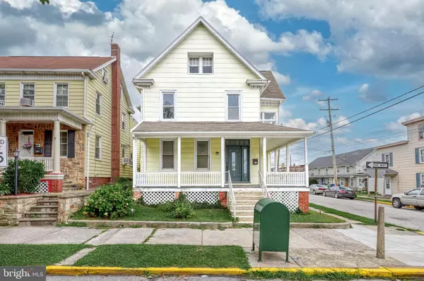 3 N WATER ST, Spring Grove, PA 17362