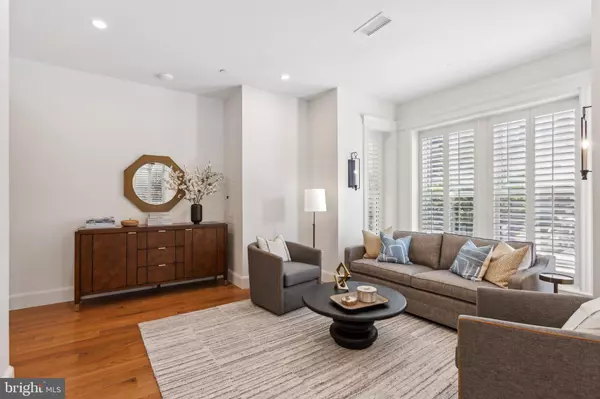 Washington, DC 20009,1641 R ST NW #203