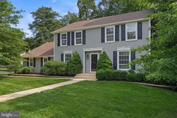 18 OAK HOLLOW DR, Voorhees, NJ 08043