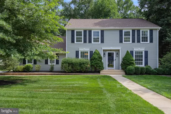 18 OAK HOLLOW DR, Voorhees, NJ 08043