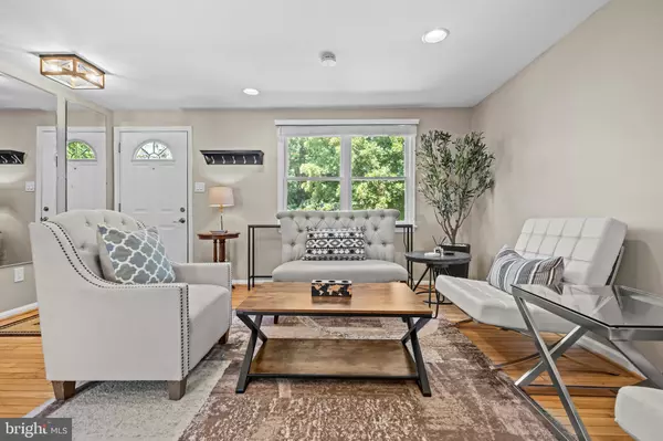 Oakton, VA 22124,2952 OAKLEIGH LN