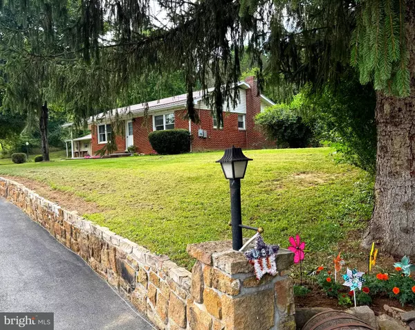 Petersburg, WV 26847,7 CIRCLE DR