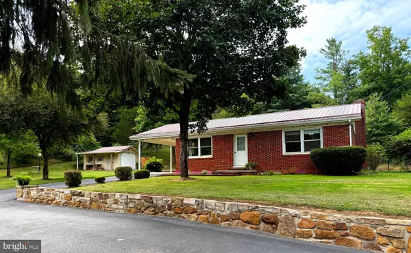 7 CIRCLE DR, Petersburg, WV 26847