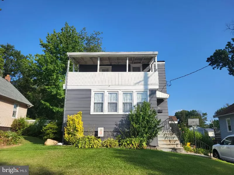 206 E CENTER AVE, Maple Shade, NJ 08052