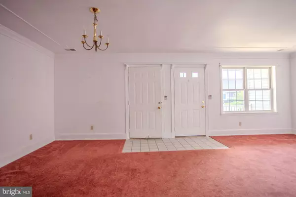 York, PA 17404,3016 VILLAGE W CIR