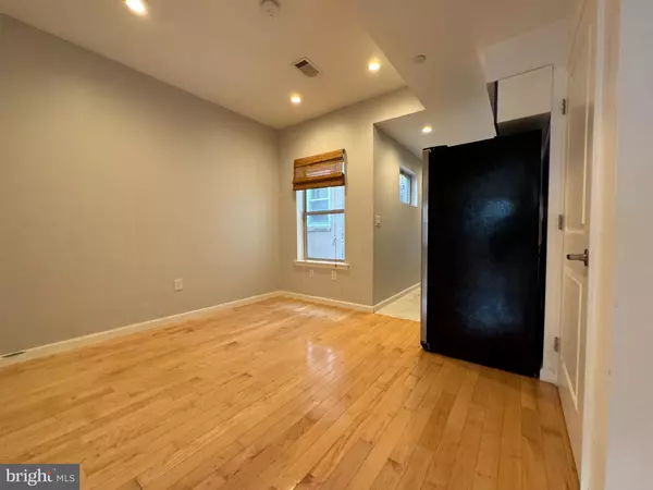 Philadelphia, PA 19123,657 N 12TH ST