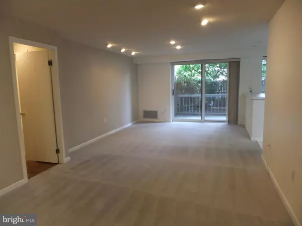 Narberth, PA 19072,1637 OAKWOOD DR #S115