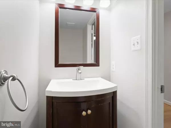 Vienna, VA 22182,2305 MCGREGOR CT