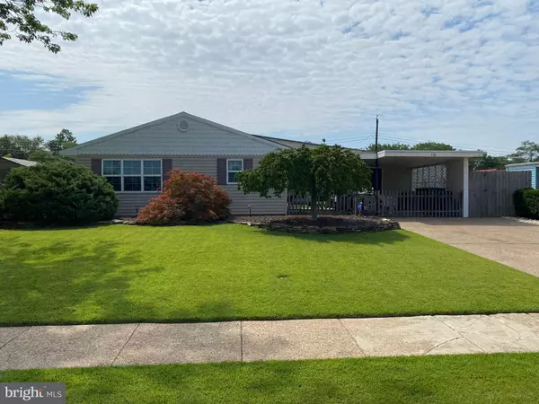 54 LEISURE LN, Levittown, PA 19054