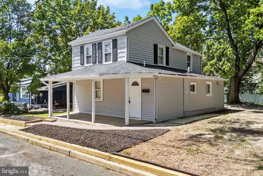 27 E PHOENIX AVE, Lawnside, NJ 08045