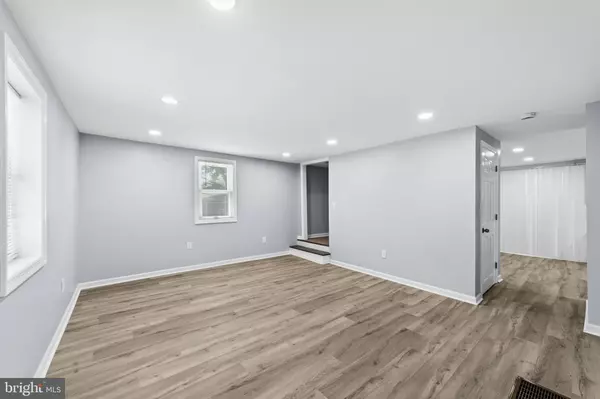 Lawnside, NJ 08045,27 E PHOENIX AVE