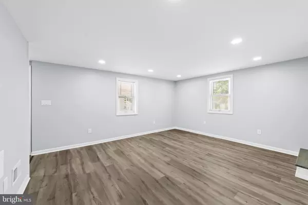 Lawnside, NJ 08045,27 E PHOENIX AVE