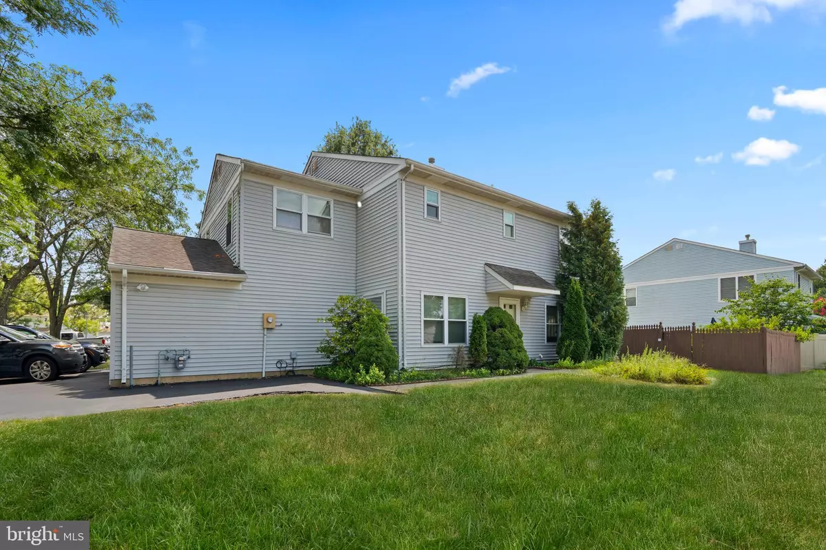 East Windsor, NJ 08520,16 SPYGLASS CT