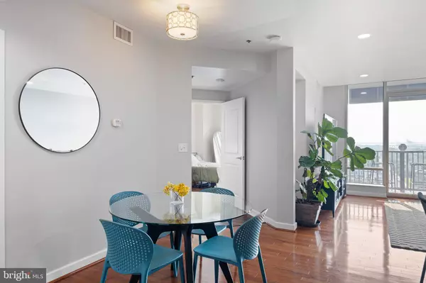 Wilmington, DE 19801,105-UNIT CHRISTINA LNDG #1504